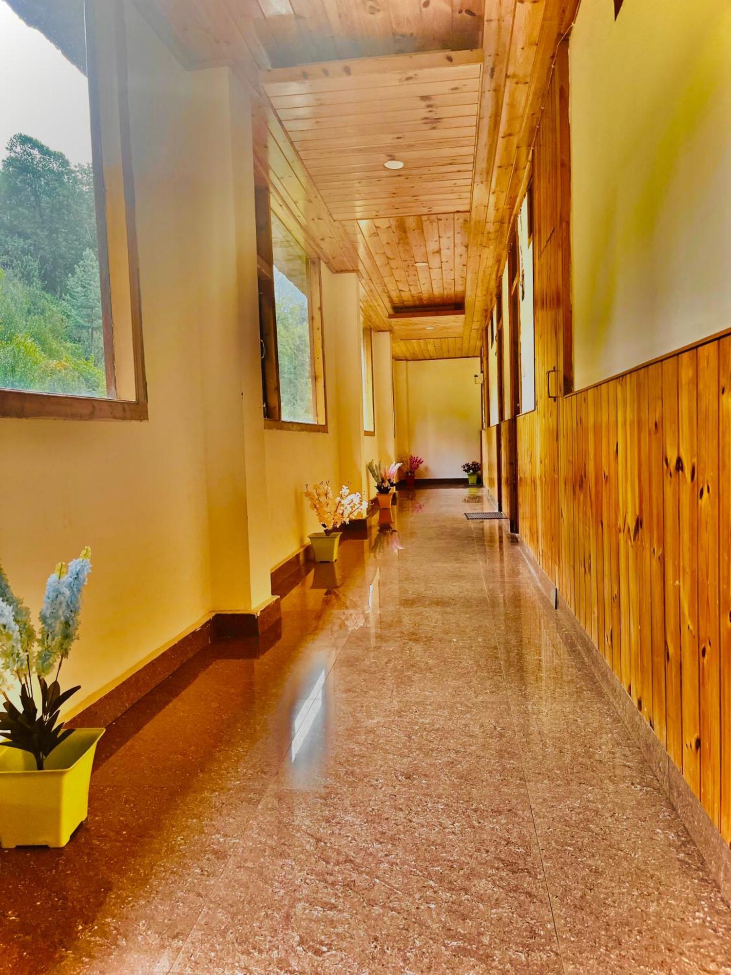 Himalayan Riverside Resort, Manali 外观 照片