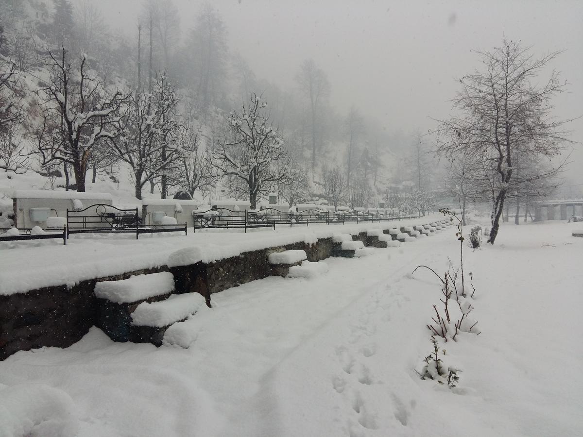 Himalayan Riverside Resort, Manali 外观 照片